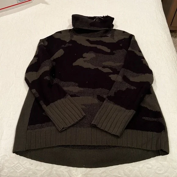 New Direction sweater - Picture 1 of 4